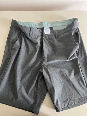 Flat-Front Gray Men's Shorts with Clean Finish